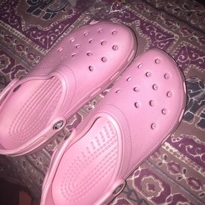 pink crocs with jibbitz